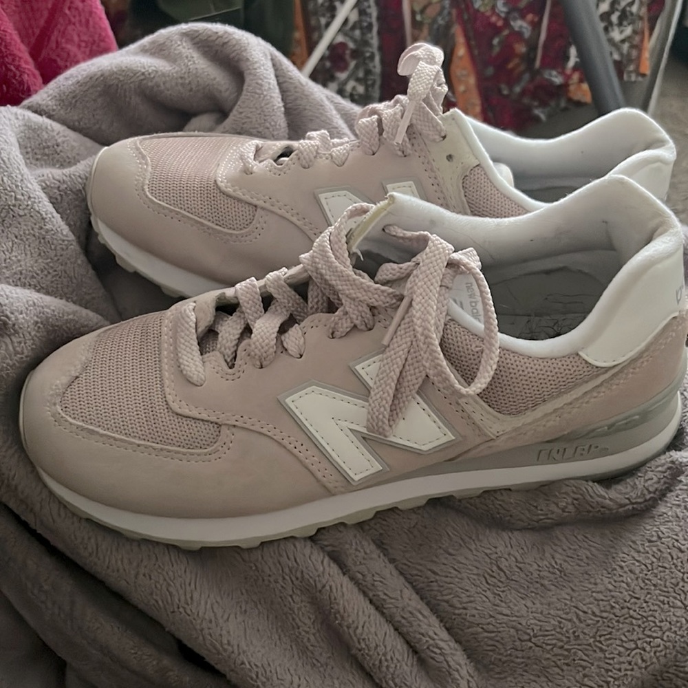 Mauve New Balance Size 9 1/2 …. Have been worn twice